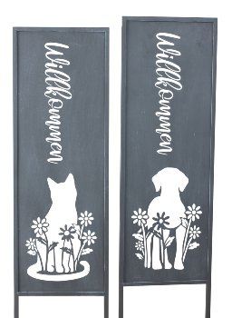 Metal sign "Willkommen" with cat & dog