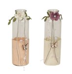 Glasflasche mit Blumendeko als Vase