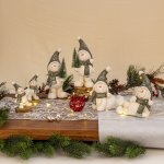 Lachende Schneemänner stehend mit