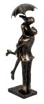 Couple with umbrella gold/black h=34cm