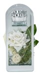 Glasdeko mit weißer Rosendeko für