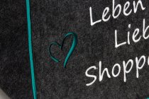 Filz-Tasche 2-farbig mit Stick "Leben