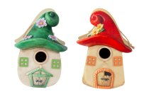 Vogelhaus aus Holz mit grünem & roten