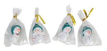 Niedliche Schneemänner stehend mit