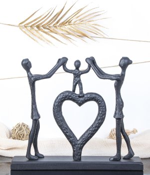 Family-heart-sculpture on wooden base