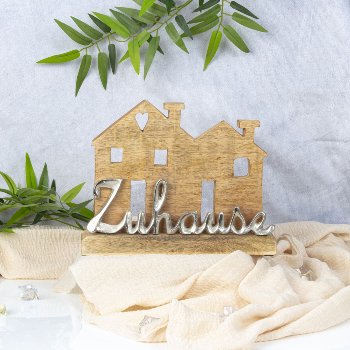 Metal words "Zuhause" with wooden house