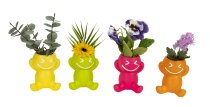 Smiling-Figur sitzend als Vase in