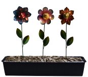 Metall-Blumen mit Solar-Licht als