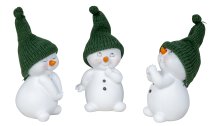 Niedliche Schneemänner stehend mit